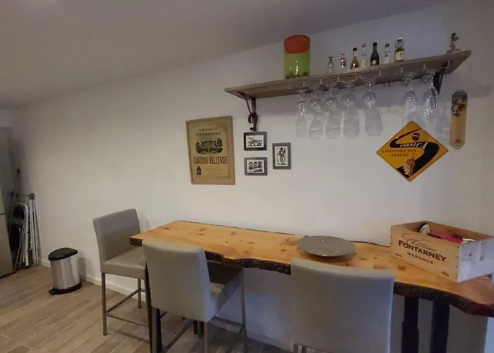 Superbe T2 Avec Balcons, Vieux Port, Hyper Centre Daire Ajaccio (Corsica)