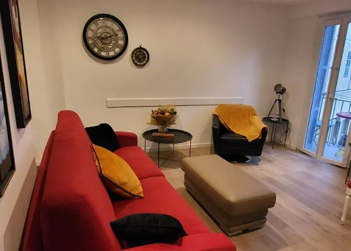 Superbe T2 Avec Balcons, Vieux Port, Hyper Centre * Ajaccio (Corsica)