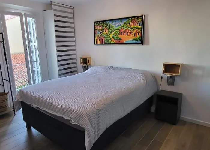 Daire Superbe T2 Avec Balcons, Vieux Port, Hyper Centre Ajaccio (Corsica)